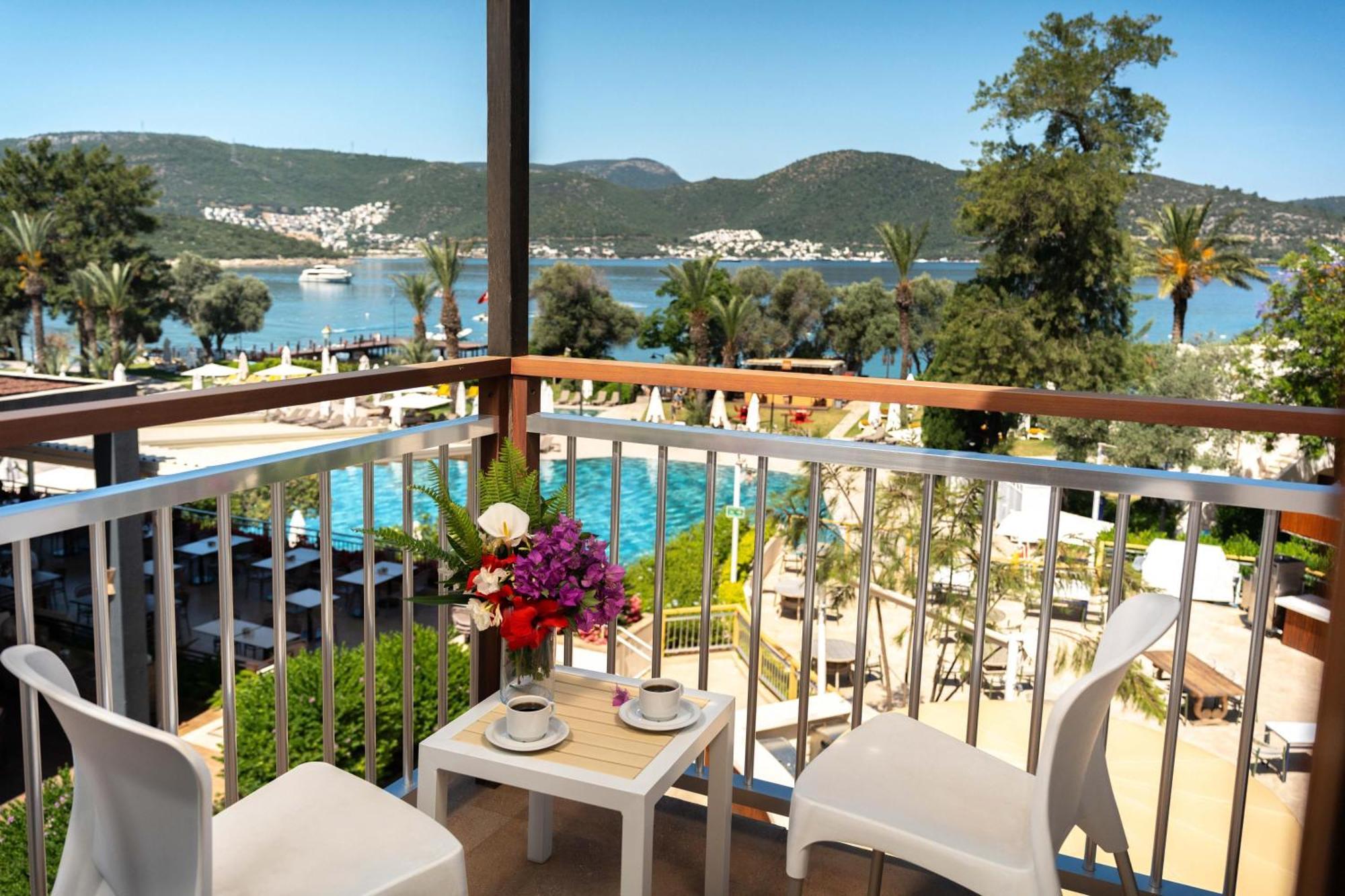 Deluxe King Room with Sea View